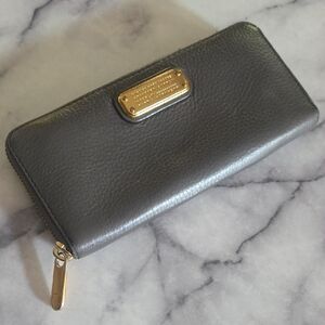 Stylish Metallic Gray Leather Wallet